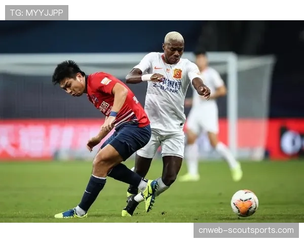 沉默的英雄：镜头记录下布雷斯特队长带伤踢满全场的90分钟