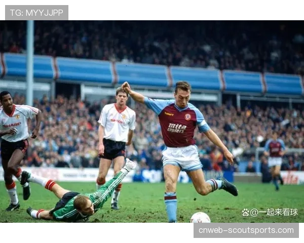 终场哨响,征战英超20年的老门将希顿在维拉公园接受全场致敬 终场哨响,征战英超20年的老门将希顿在维拉公园接受全场致敬