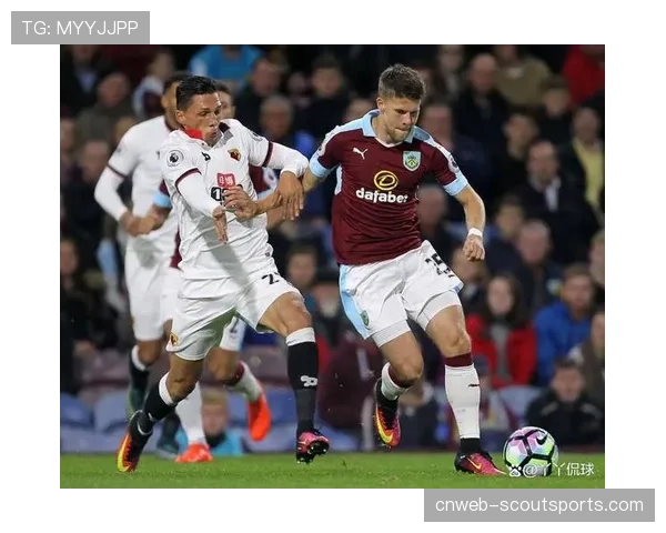现场：伯恩利主场大雨，湿滑场地导致双方转换失误频频